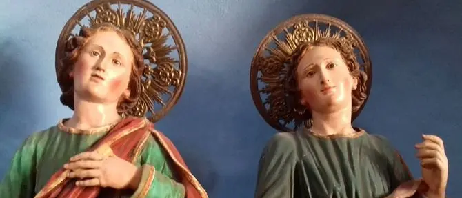 Riace, la guerra tra cartelli di martiri e migranti la vince santo “Cosimo”