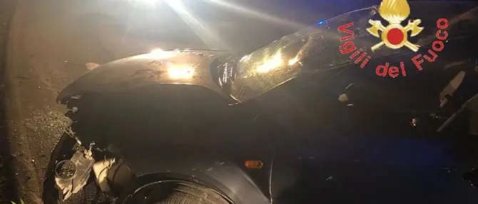 Perde il controllo dell'auto che si ribalta, quattro feriti nel Catanzarese