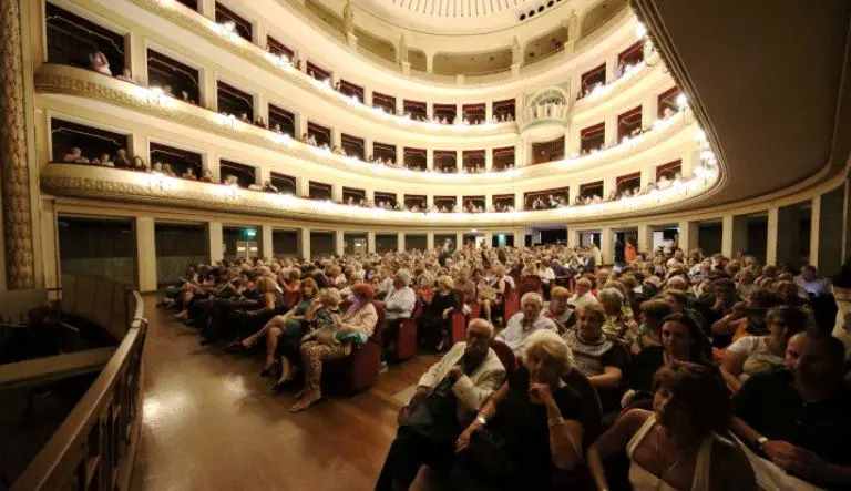 “Così fan tutte” di Mozart in scena al teatro Cilea di Reggio Calabria