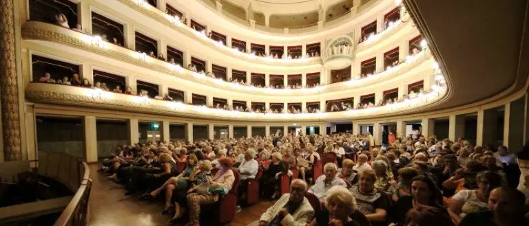 “Così fan tutte” di Mozart in scena al teatro Cilea di Reggio Calabria