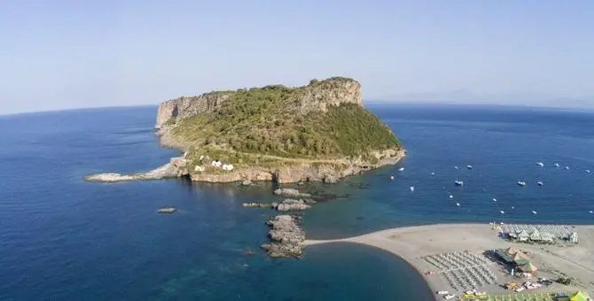 Isola di Dino, ambientalisti in campo per la pulizia dei fondali