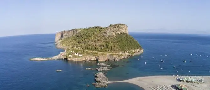 Isola di Dino, ambientalisti in campo per la pulizia dei fondali