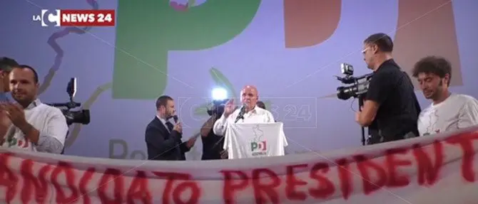 Oliverio si fa il suo partito e insieme agli ammutinati calabresi manda il Pd a quel paese