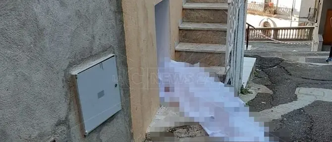 Muore dilaniato da un ordigno rudimentale, tragedia in pieno centro a Taverna