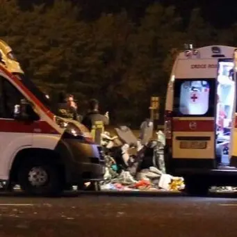 Si schiantano contro un albero al ritorno dalla discoteca: morti 3 giovani