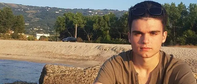 Nel dolore della mamma e del papà di Federico le angosce di tutti i genitori