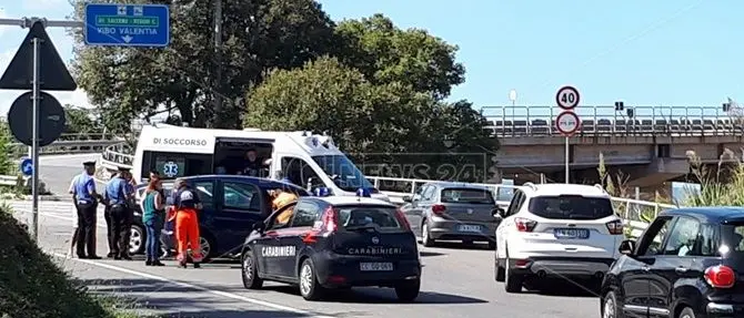 Scontro tra due auto a Vibo Marina, donna finisce al pronto soccorso