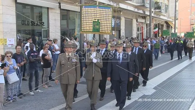 Cosenza, storico raduno degli alpini: città invasa dalle penne nere