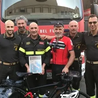 Tutta l’Italia su due ruote, il vigile del fuoco ciclista arriva in Calabria