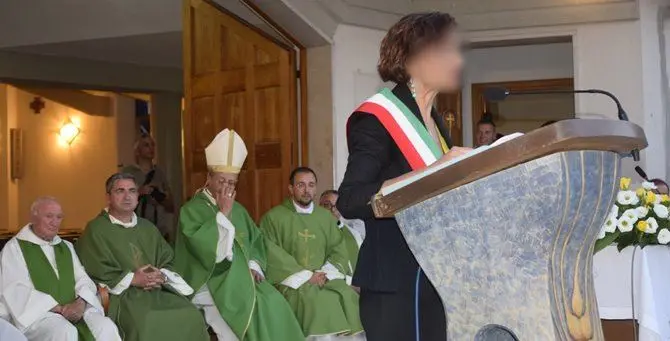 Pulpito in chiesa vietato ai sindaci, la Diocesi spiega: «Facevano politica»