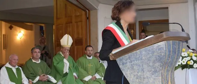Pulpito in chiesa vietato ai sindaci, la Diocesi spiega: «Facevano politica»
