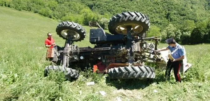 Muore a 21 anni schiacciato da un trattore nelle campagne bolognesi