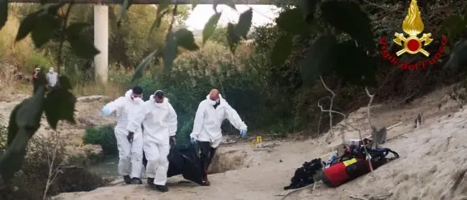 Cadavere trovato in un ruscello a Isola Capo Rizzuto, disposta l’autopsia
