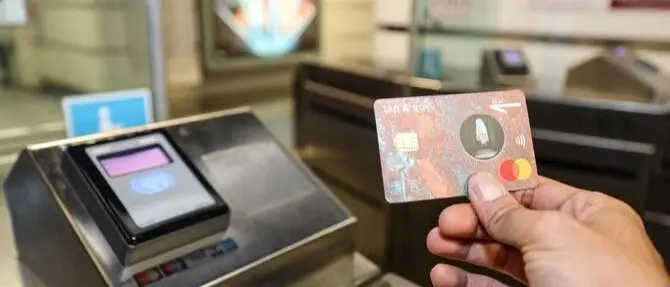 Il Governo studia il bonus Befana, un premio per chi paga con carta e bancomat