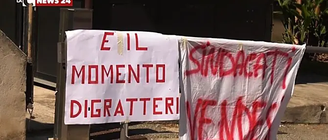 Sanità, il Consiglio regionale salva i “precari” e affossa gli “idonei”: scoppia la guerra tra poveri