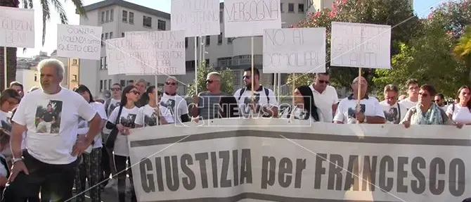 Omicidio Rosso, la mamma in lacrime: «Mandante ai domiciliari, Gratteri ci aiuti»