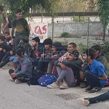 Una settantina di migranti approdano a Sellia Marina, nuovo sbarco in Calabria