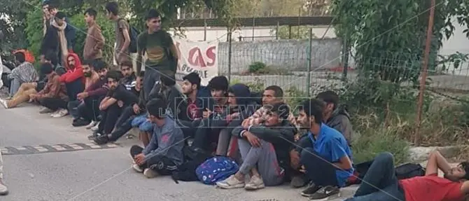 Una settantina di migranti approdano a Sellia Marina, nuovo sbarco in Calabria