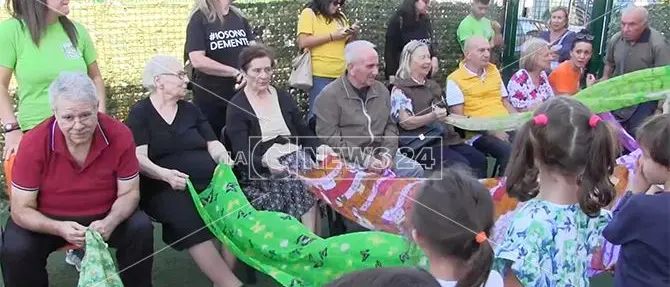 Demenze, a Catanzaro una festa con nonni speciali per i bimbi dell'asilo