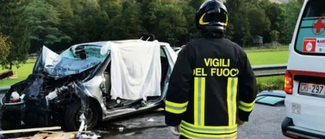 Auto travolta da un carico di legna: dopo il 15enne Matteo muore anche sua madre