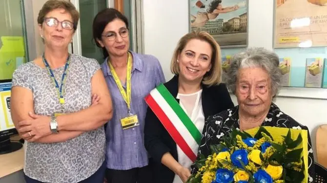 Caulonia, i 105 anni di nonna Maria. «Il mio segreto? Ho sempre lavorato»