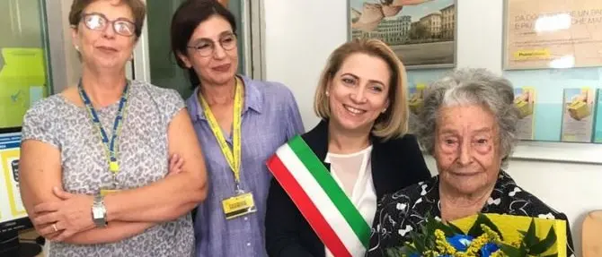 Caulonia, i 105 anni di nonna Maria. «Il mio segreto? Ho sempre lavorato»