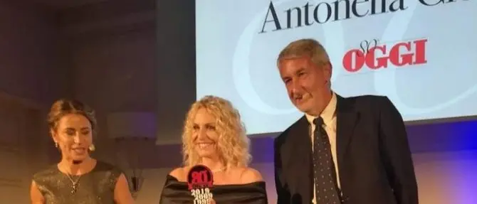 L’arte orafa del maestro Sacco celebra gli 80 anni della rivista Oggi