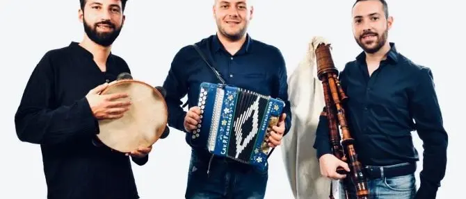 Canti e suoni calabresi approdano in Francia con il trio Felici e Conflenti