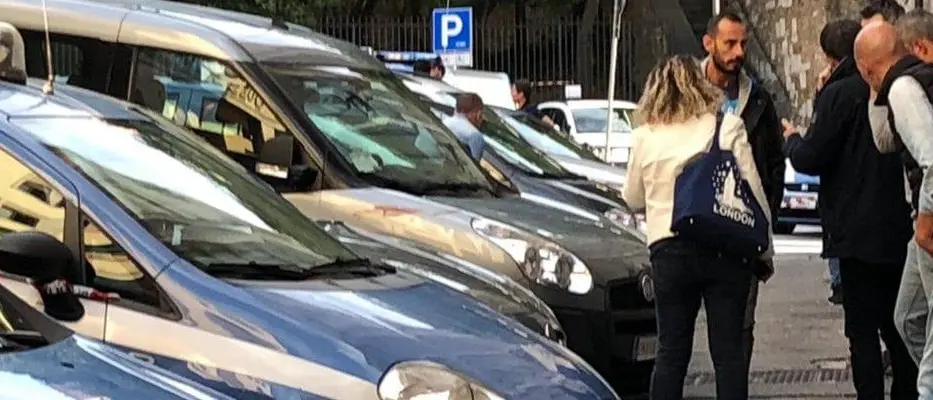 Sparatoria in Questura, morti due agenti