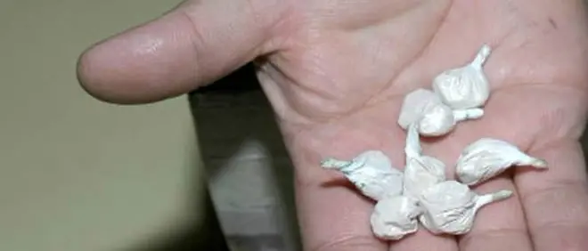 Nascondeva eroina tra le sigarette, arrestato