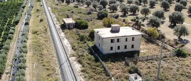 Viaggio nel casello fantasma di contrada Sant'Irene a Corigliano-Rossano