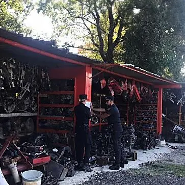 Gestione illecita dei rifiuti: sequestrata carrozzeria abusiva a Moltalto