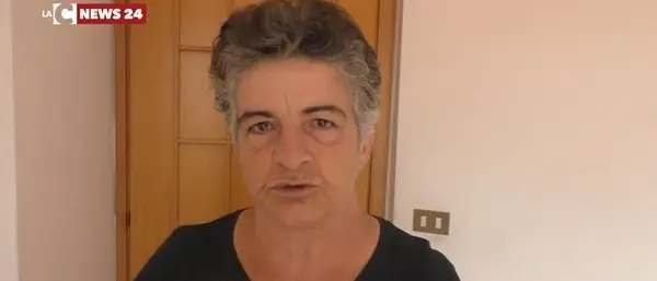 L'appello di Elisabetta: «Viviamo come animali, dateci una casa agibile»