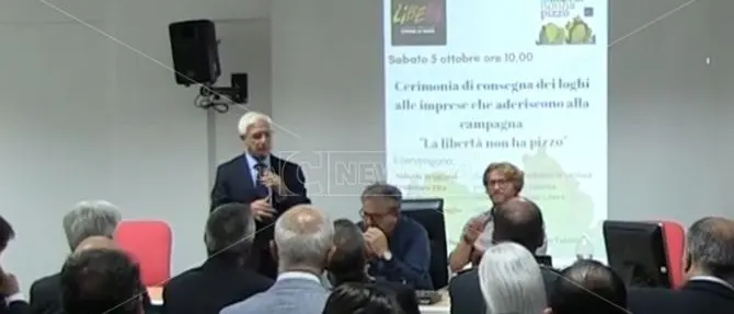 “La libertà non ha pizzo”, i loghi di Libera alle imprese anti-racket