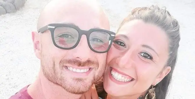 «Tu vivi in me»: lo struggente post della fidanzata dell’agente ucciso