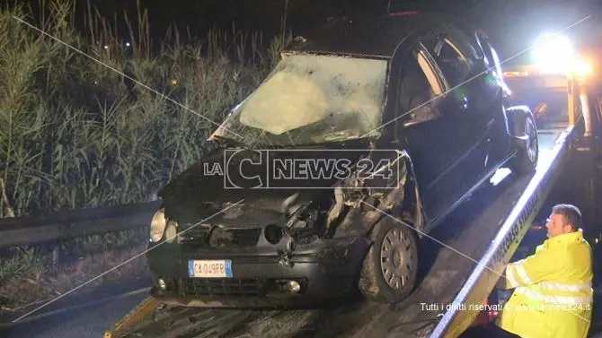 Giovani morti in incidente, lutto cittadino a Cosenza nel giorno dei funerali