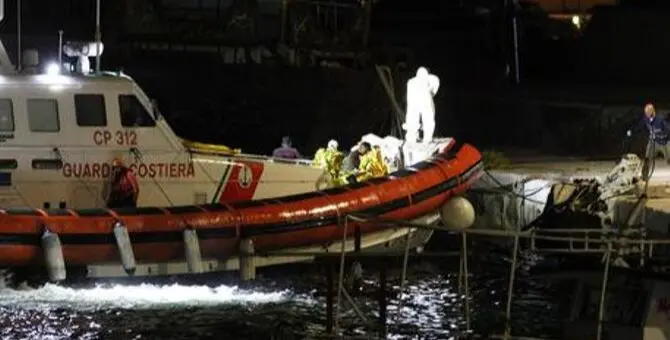 Migranti, naufragio davanti a Lampedusa: due i morti accertati