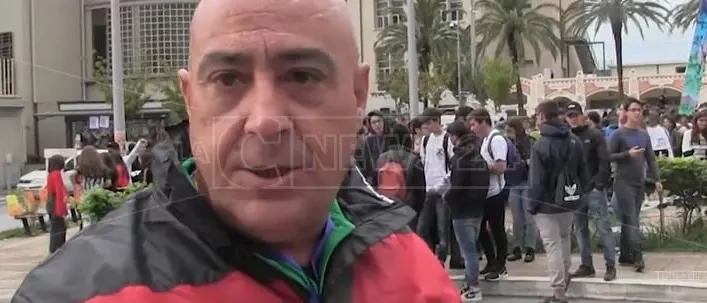 «Prima due boati, poi ha tremato tutto». Paura a Catanzaro dopo il forte terremoto