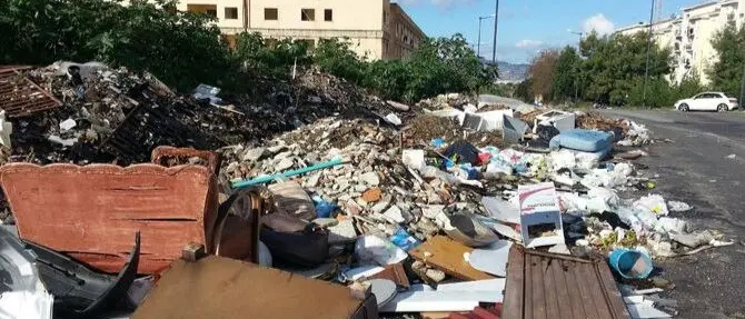 «Devastato un intero territorio»: la Calabria avvelenata da tonnellate di rifiuti campani