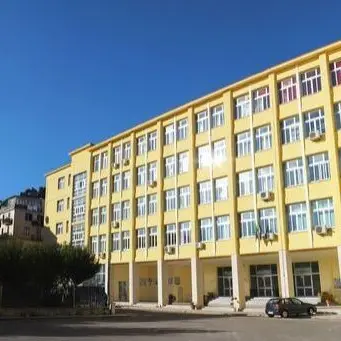 Sviene e sbatte la testa contro la cattedra, 16enne muore a scuola