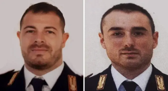 Agenti uccisi a Trieste, fiaccole accese a Catanzaro per Pierluigi e Matteo