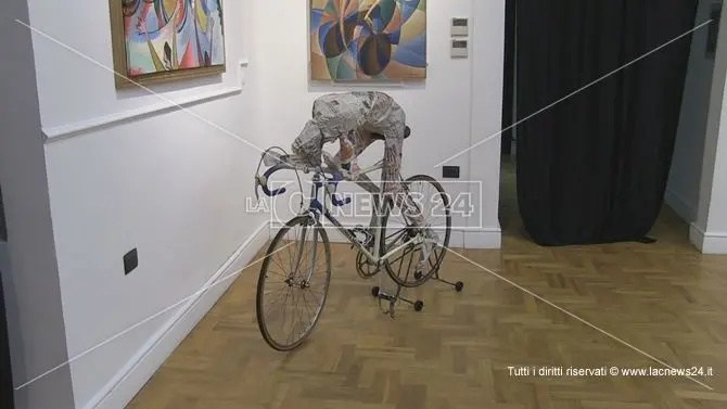 Esposte al pubblico le opere di Pino Faraca, l'artista in bicicletta