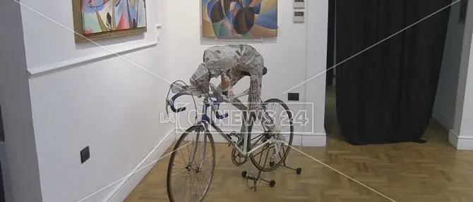 Esposte al pubblico le opere di Pino Faraca, l'artista in bicicletta