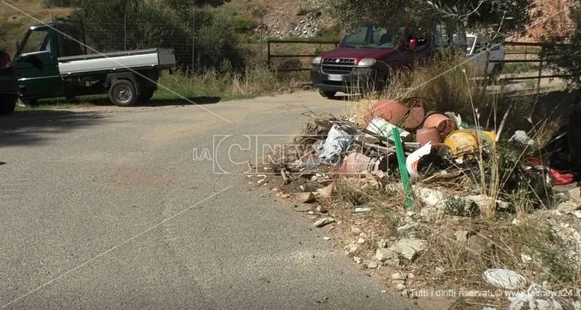 Corigliano-Rossano, traffico “abusivo” sulla strada chiusa per l'alluvione