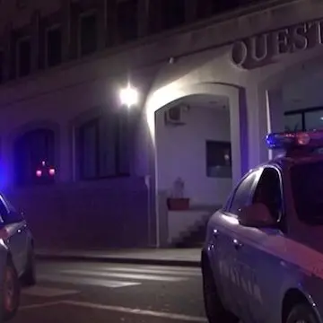 Armi, maltrattamenti e tentata estorsione ai familiari, due arresti nel Reggino