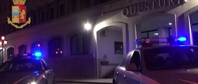 Armi, maltrattamenti e tentata estorsione ai familiari, due arresti nel Reggino