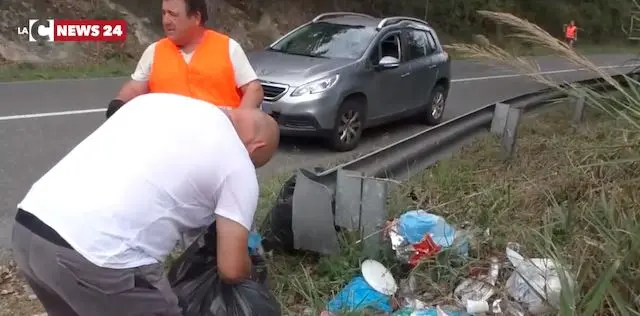 Strada dell'Angitolano più pulita, sporcaccioni incastrati dalle fototrappole