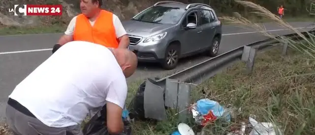 Strada dell'Angitolano più pulita, sporcaccioni incastrati dalle fototrappole