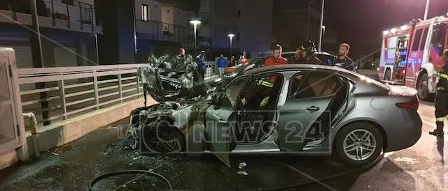 Incendiata un'auto a Vibo, indaga la Polizia