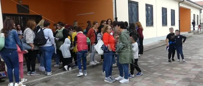 Carenza di bidelli, la dirigente: «Chieste 8 unità, ne hanno mandate 2»